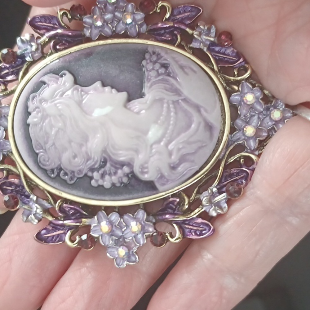 Brooche